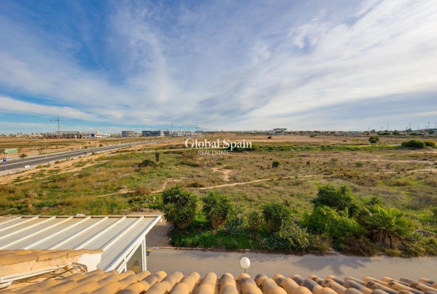 Revente - APPARTEMENT -
TORREVIEJA - La Siesta - El Salado - Torreta