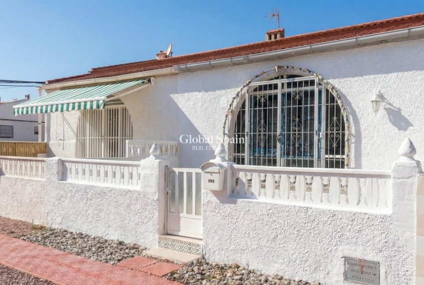 Revente - APPARTEMENT -
TORREVIEJA - La Siesta - El Salado - Torreta