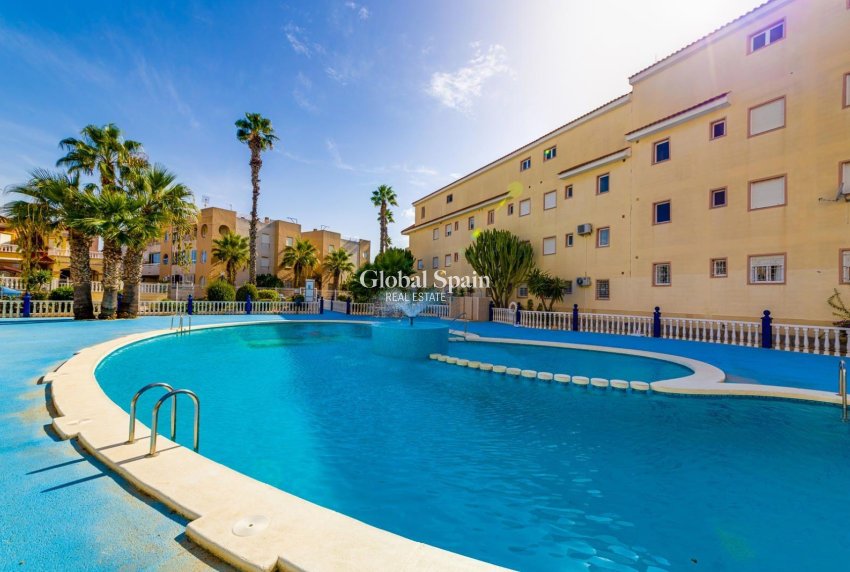 Revente - APPARTEMENT -
TORREVIEJA - La Siesta - El Salado - Torreta