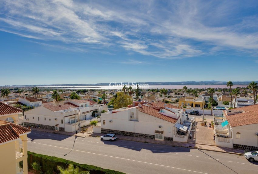 Revente - APPARTEMENT -
TORREVIEJA - La Siesta - El Salado - Torreta