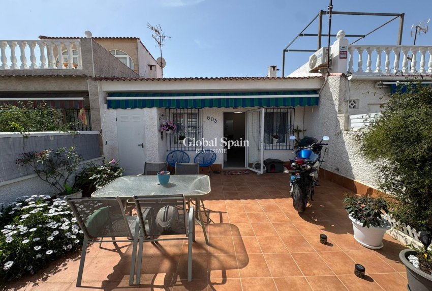 Revente - APPARTEMENT -
TORREVIEJA - La Siesta - El Salado - Torreta