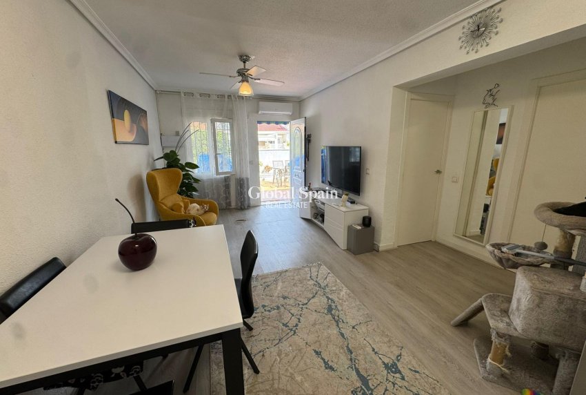 Revente - APPARTEMENT -
TORREVIEJA - La Siesta - El Salado - Torreta