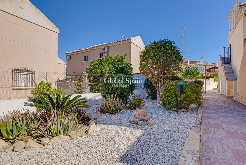 Revente - APPARTEMENT -
TORREVIEJA - La Siesta - El Salado - Torreta