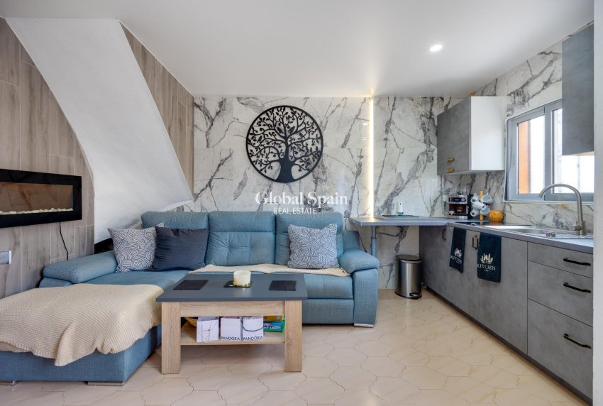 Revente - APPARTEMENT -
TORREVIEJA - La Siesta - El Salado - Torreta