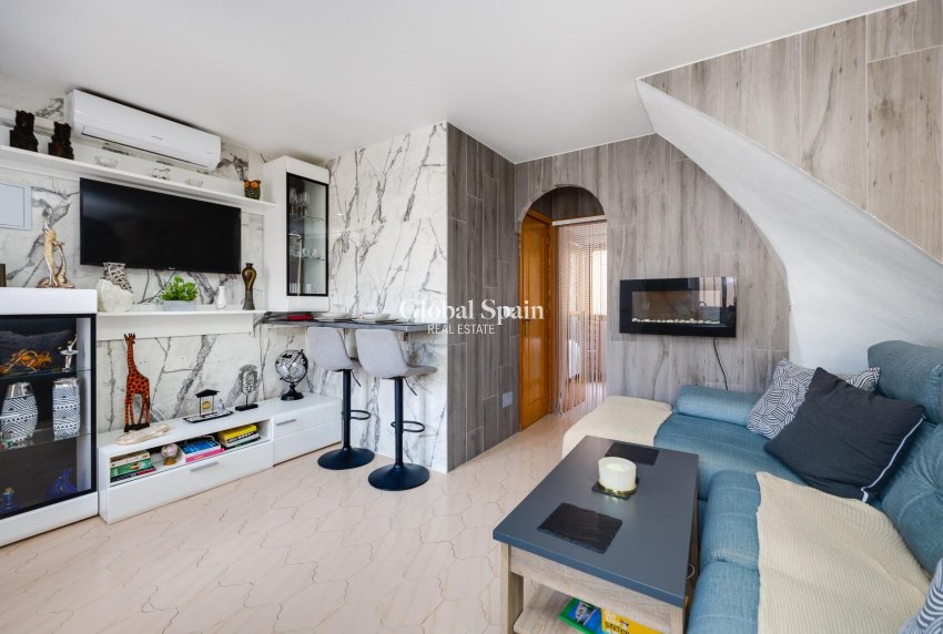 Revente - APPARTEMENT -
TORREVIEJA - La Siesta - El Salado - Torreta