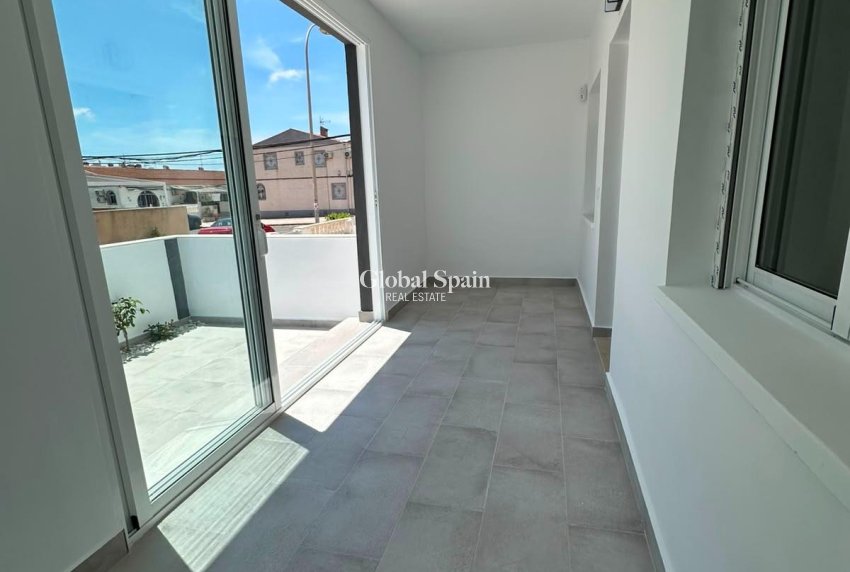 Revente - APPARTEMENT -
TORREVIEJA - La Siesta - El Salado - Torreta