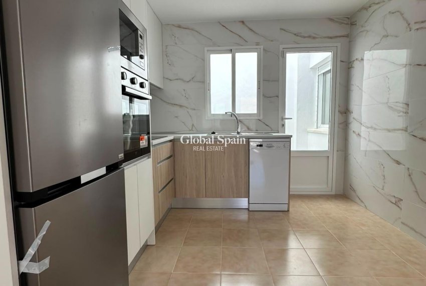 Revente - APPARTEMENT -
TORREVIEJA - La Siesta - El Salado - Torreta