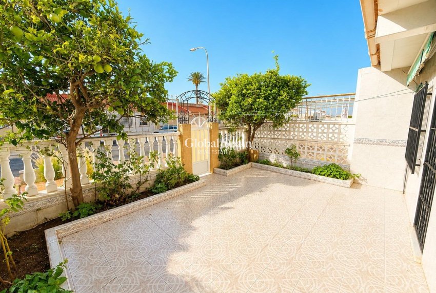 Revente - APPARTEMENT -
TORREVIEJA - La Siesta - El Salado - Torreta