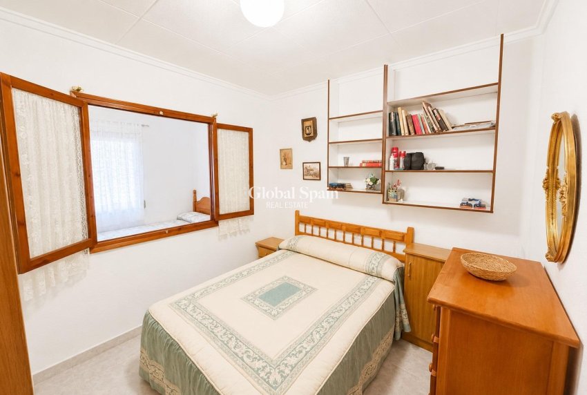 Revente - APPARTEMENT -
TORREVIEJA - La Siesta - El Salado - Torreta