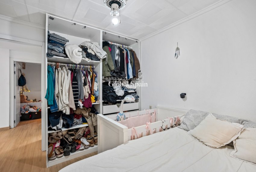 Revente - APPARTEMENT -
TORREVIEJA - La Siesta