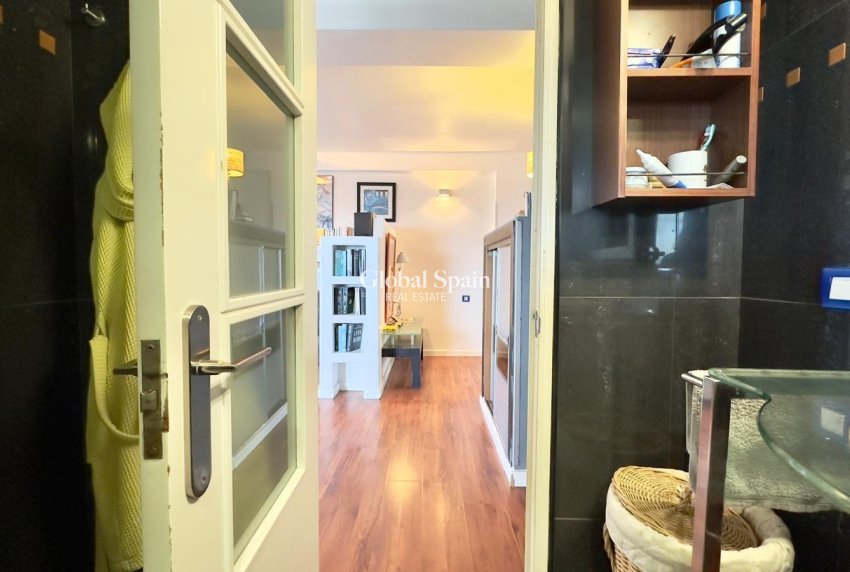 Revente - APPARTEMENT -
TORREVIEJA - La Veleta