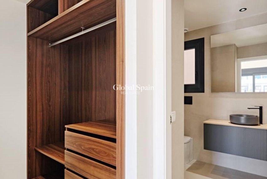 Revente - APPARTEMENT -
TORREVIEJA - La veleta