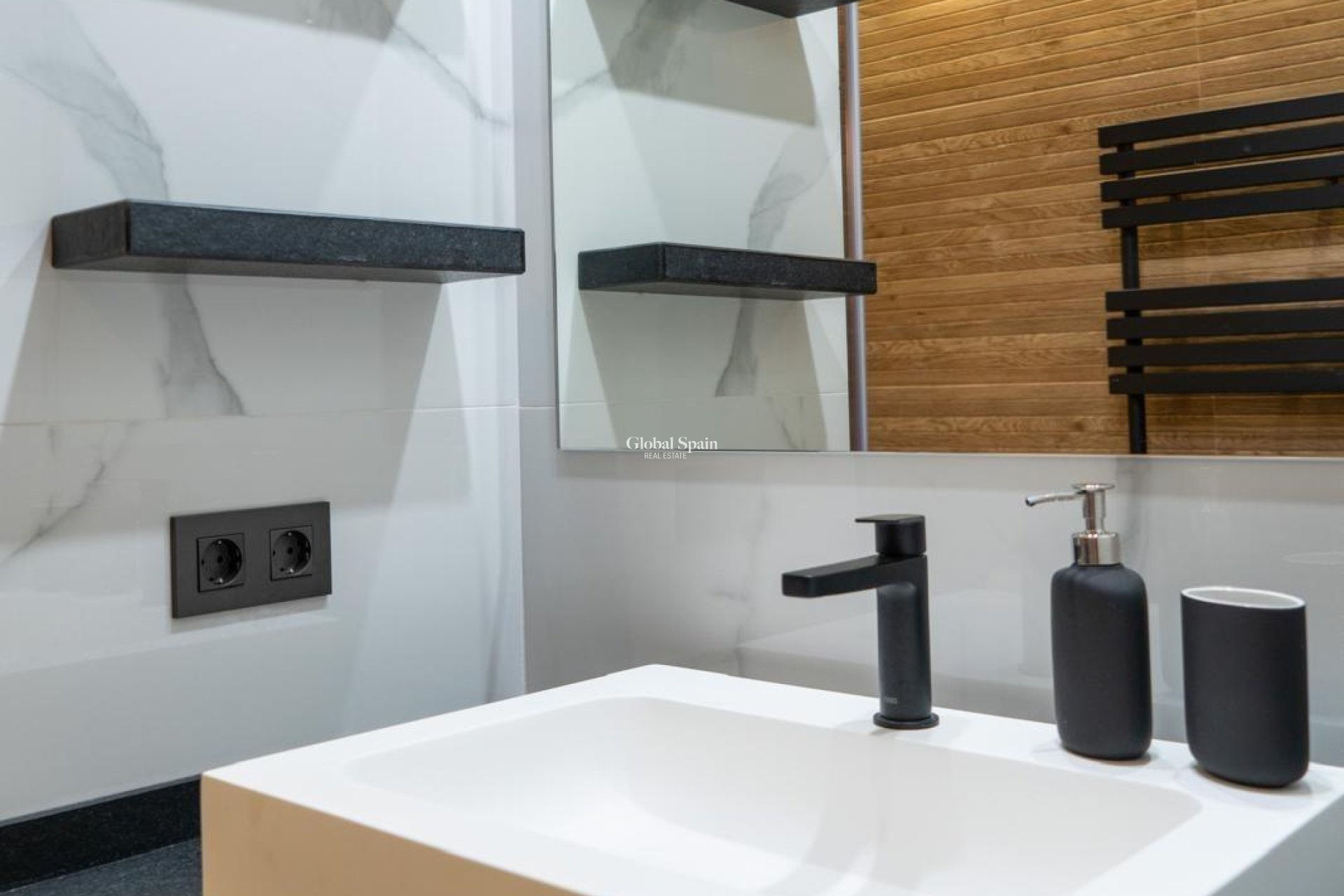 Revente - APPARTEMENT -
TORREVIEJA - La Veleta