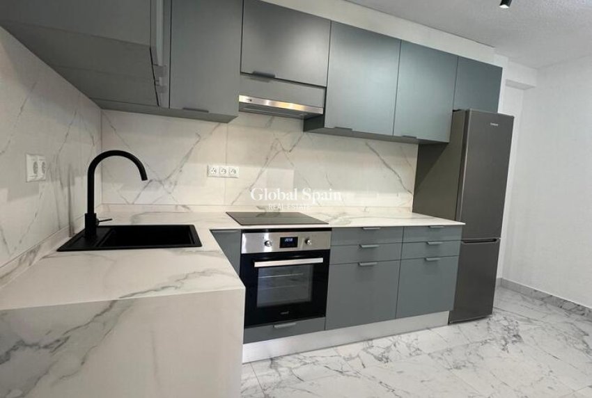 Revente - APPARTEMENT -
TORREVIEJA - La Veleta