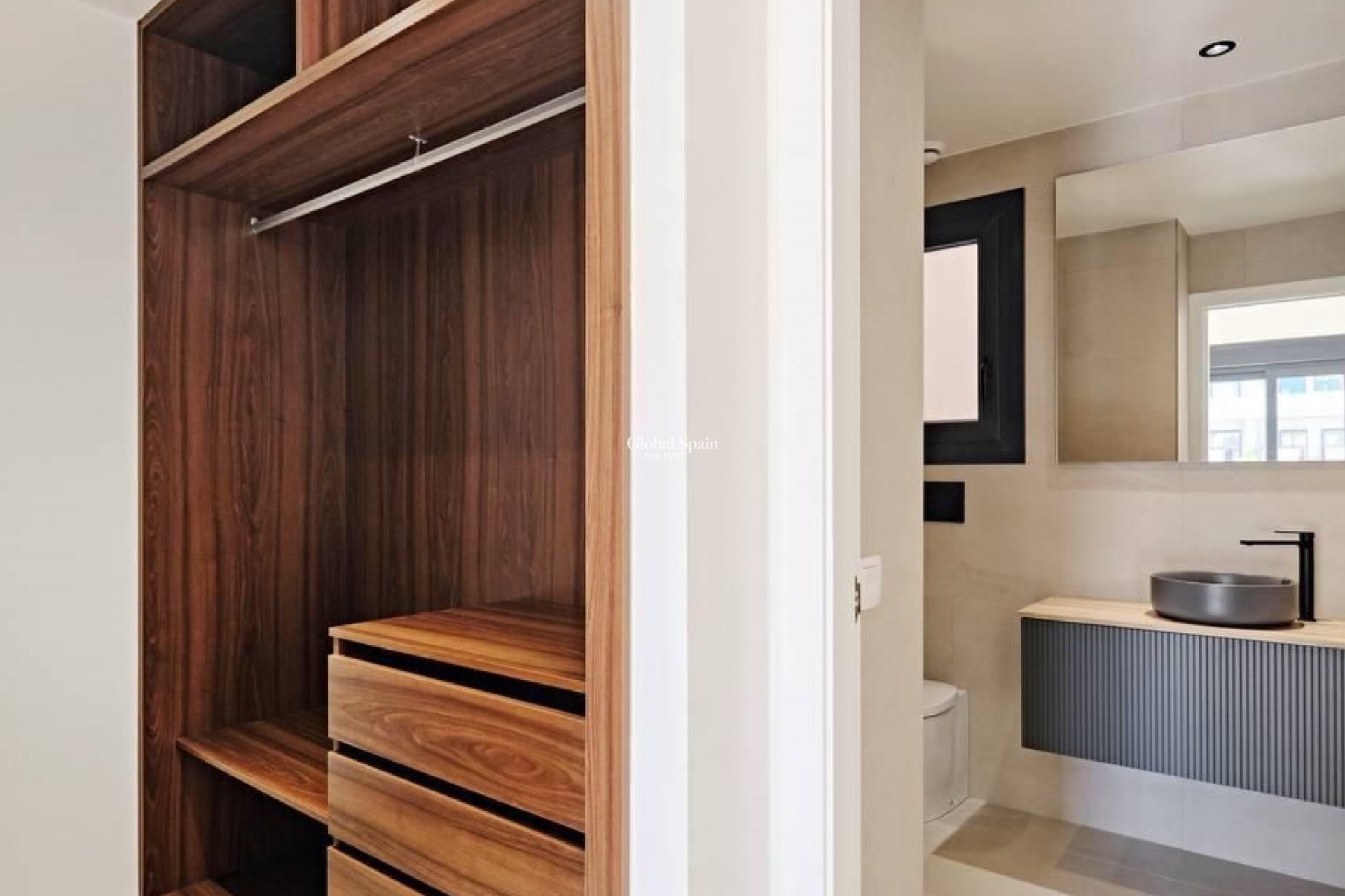 Revente - APPARTEMENT -
TORREVIEJA - La veleta