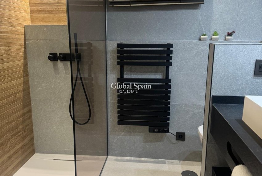 Revente - APPARTEMENT -
TORREVIEJA - La Veleta
