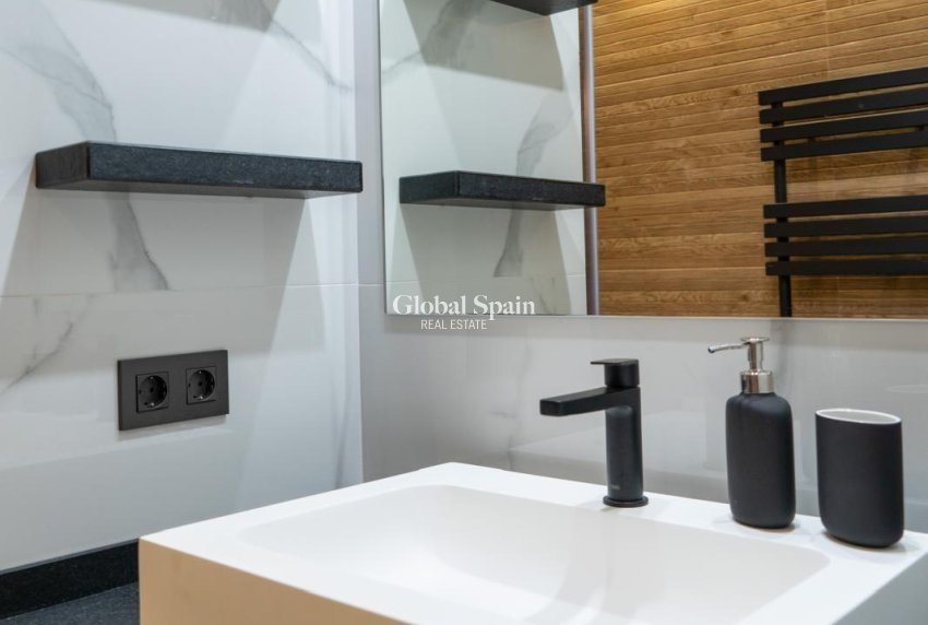 Revente - APPARTEMENT -
TORREVIEJA - La Veleta