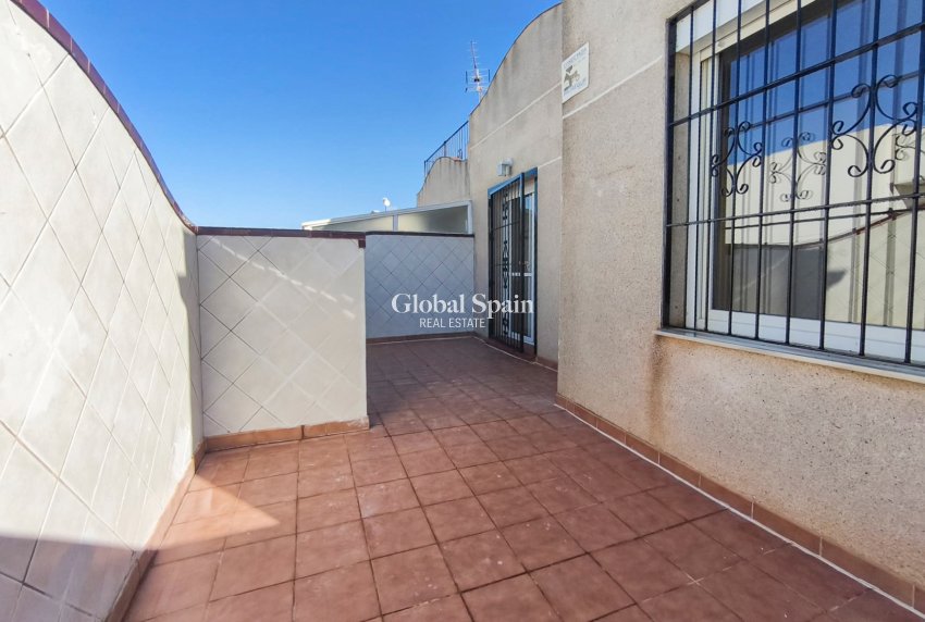 Revente - APPARTEMENT -
TORREVIEJA - Lago jardin