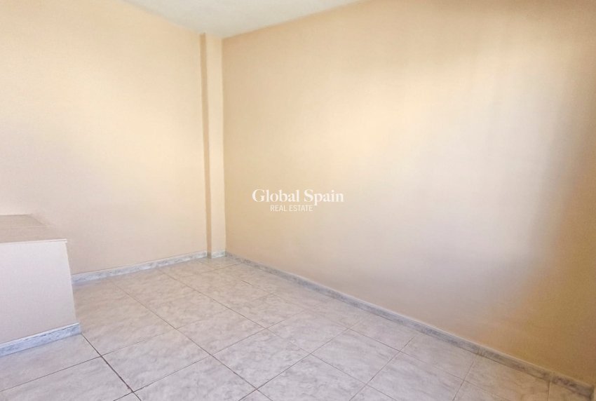 Revente - APPARTEMENT -
TORREVIEJA - Lago jardin