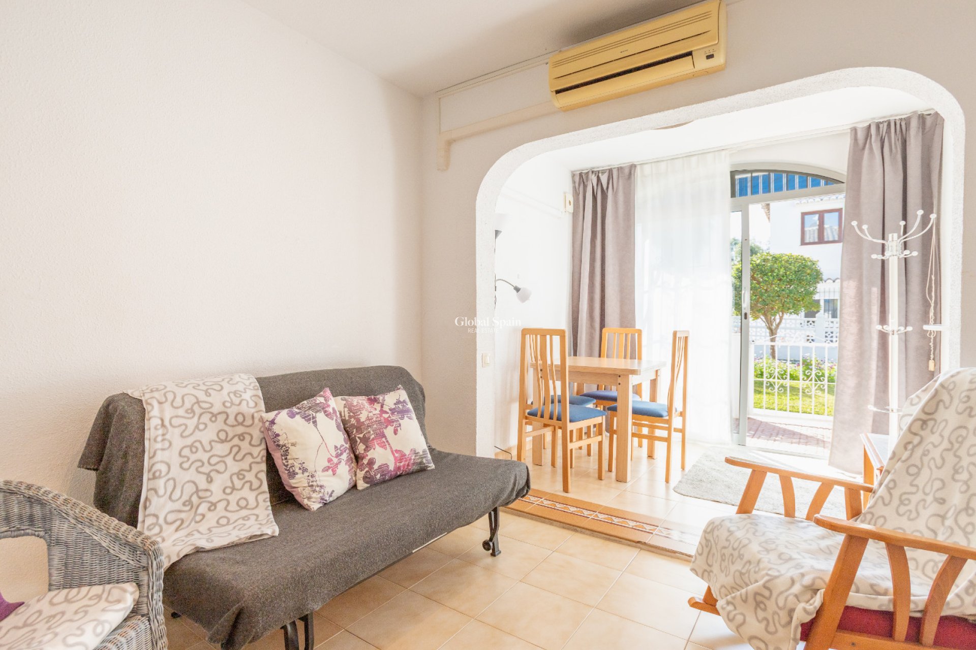 Revente - APPARTEMENT -
TORREVIEJA - Lago jardin