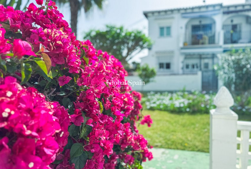 Revente - APPARTEMENT -
TORREVIEJA - Lago jardin