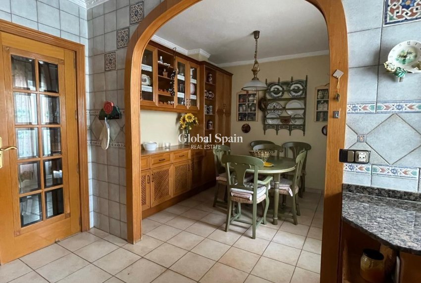 Revente - APPARTEMENT -
TORREVIEJA - Las Piscinas Naturales