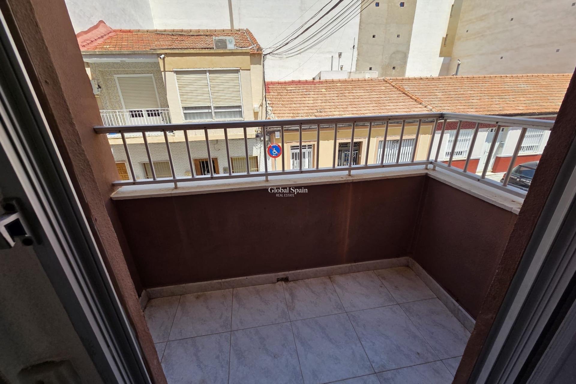 Revente - APPARTEMENT -
TORREVIEJA - Las Piscinas Naturales