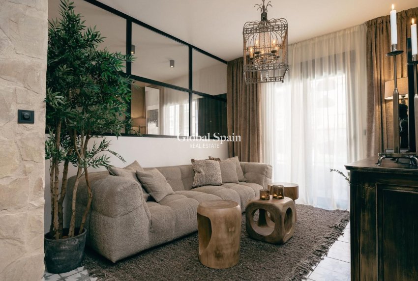 Revente - APPARTEMENT -
TORREVIEJA - Las Piscinas Naturales