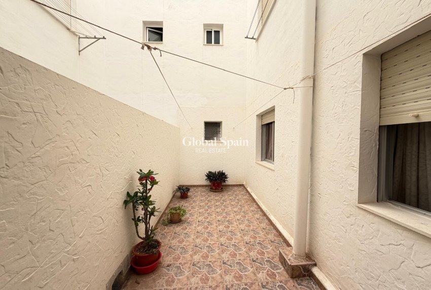Revente - APPARTEMENT -
TORREVIEJA - Las Piscinas Naturales