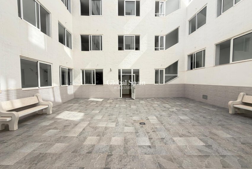 Revente - APPARTEMENT -
TORREVIEJA - Las Piscinas Naturales