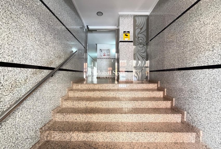 Revente - APPARTEMENT -
TORREVIEJA - Las Piscinas Naturales