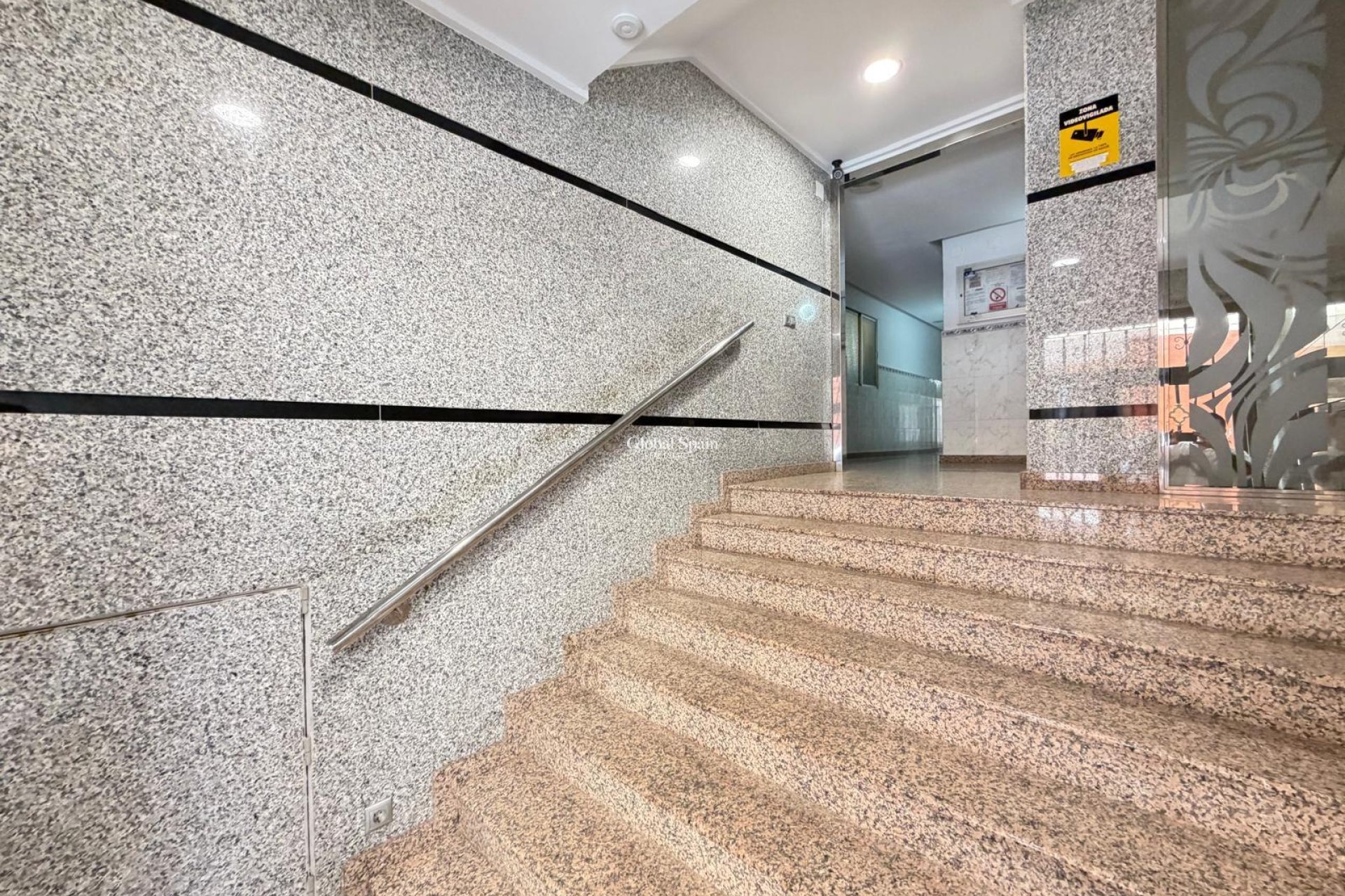 Revente - APPARTEMENT -
TORREVIEJA - Las Piscinas Naturales