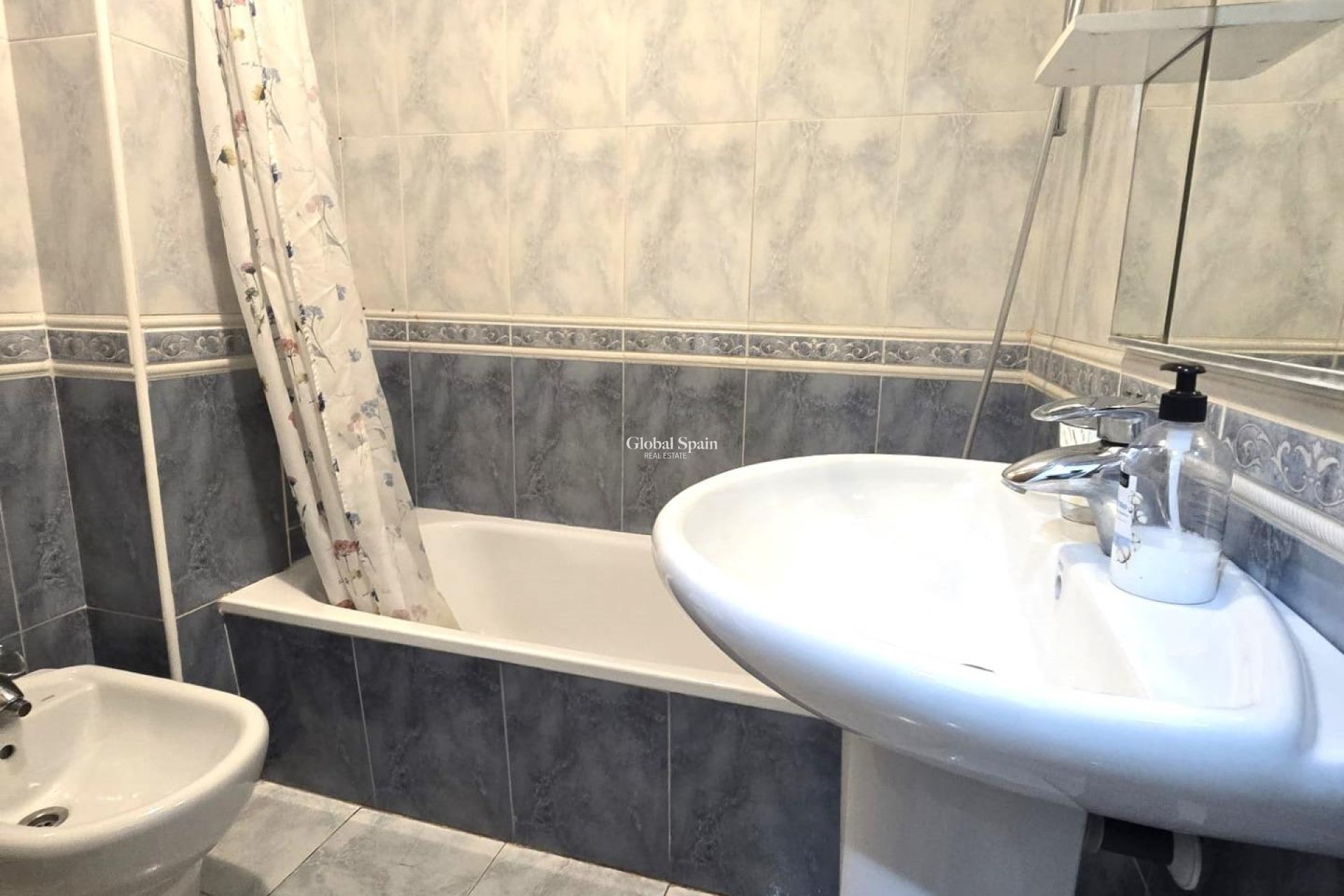Revente - APPARTEMENT -
TORREVIEJA - Las Piscinas Naturales
