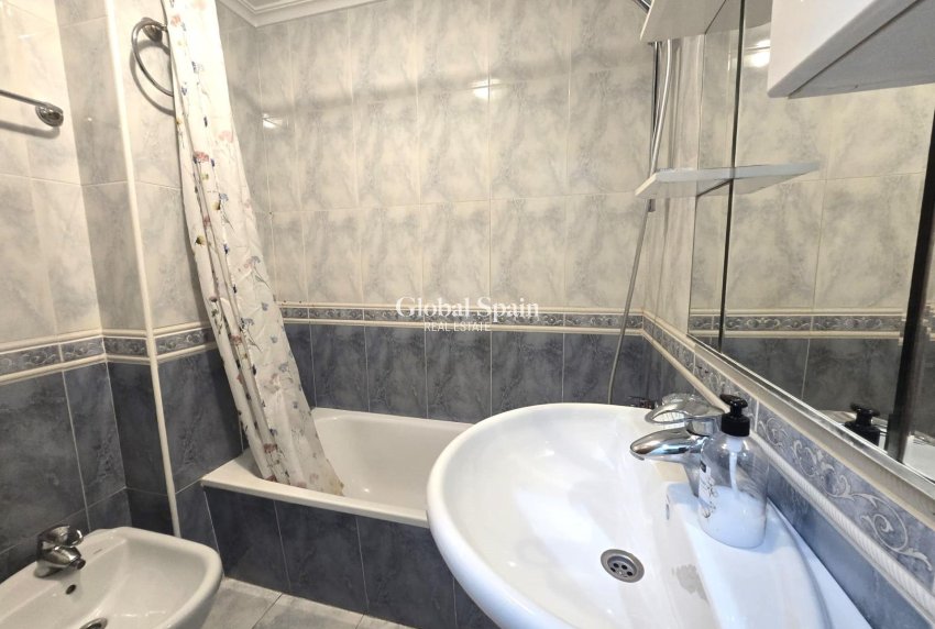 Revente - APPARTEMENT -
TORREVIEJA - Las Piscinas Naturales