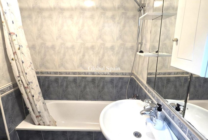 Revente - APPARTEMENT -
TORREVIEJA - Las Piscinas Naturales