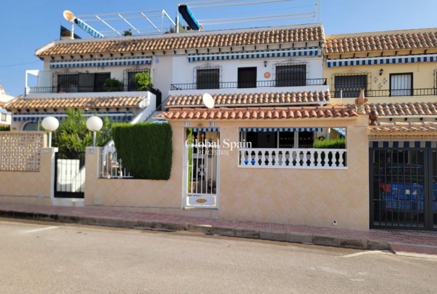 Revente - APPARTEMENT -
TORREVIEJA - Los Frutales