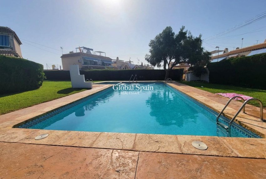 Revente - APPARTEMENT -
TORREVIEJA - Los Frutales
