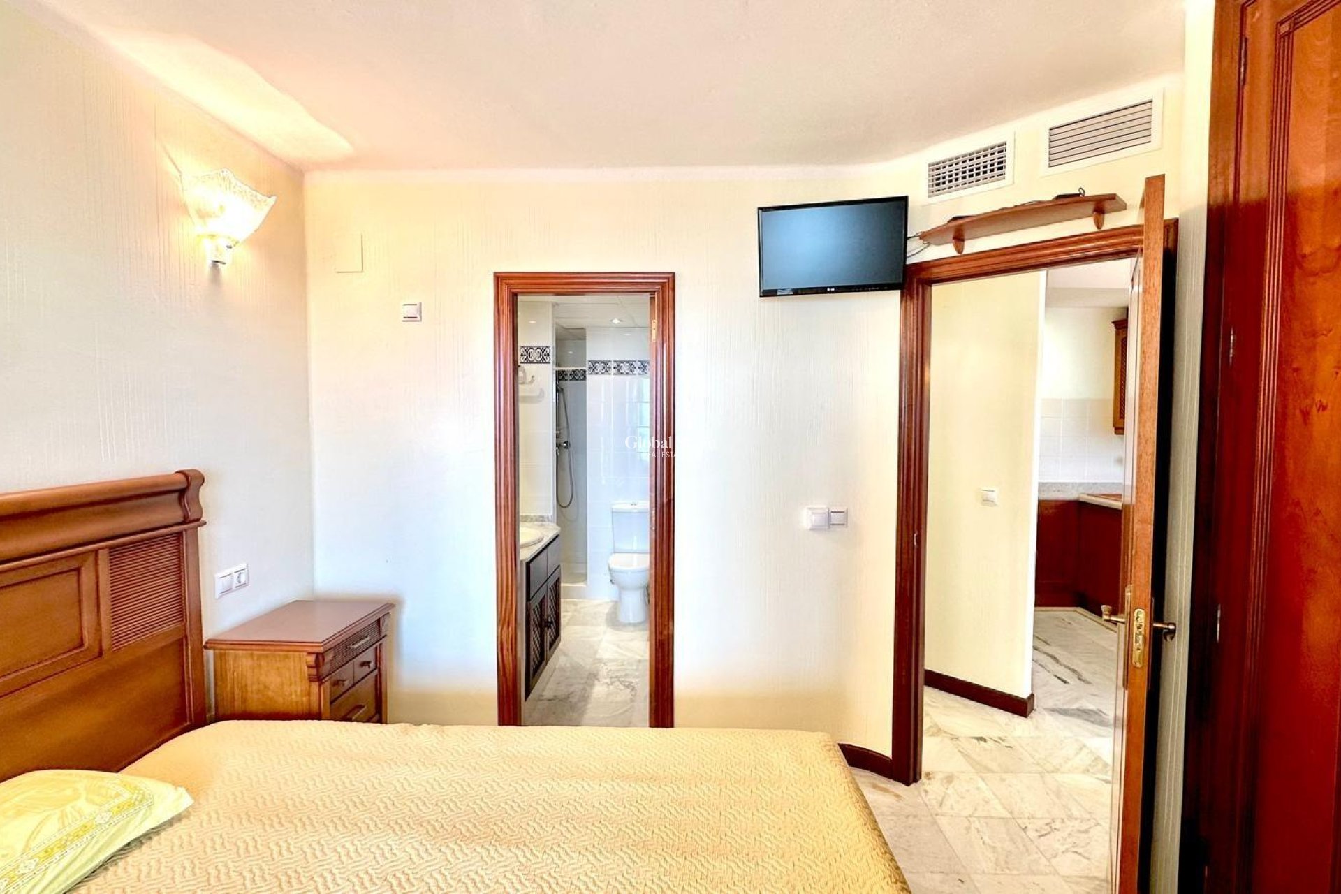 Revente - APPARTEMENT -
TORREVIEJA - Los Frutales