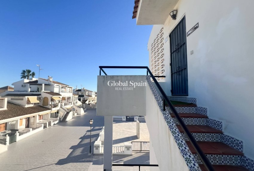 Revente - APPARTEMENT -
TORREVIEJA - Los Frutales