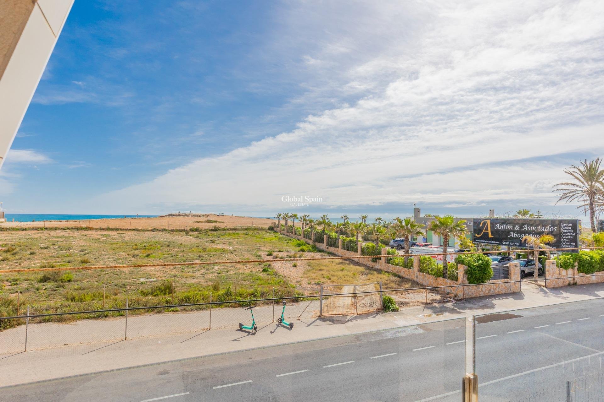 Revente - APPARTEMENT -
TORREVIEJA - Los Frutales