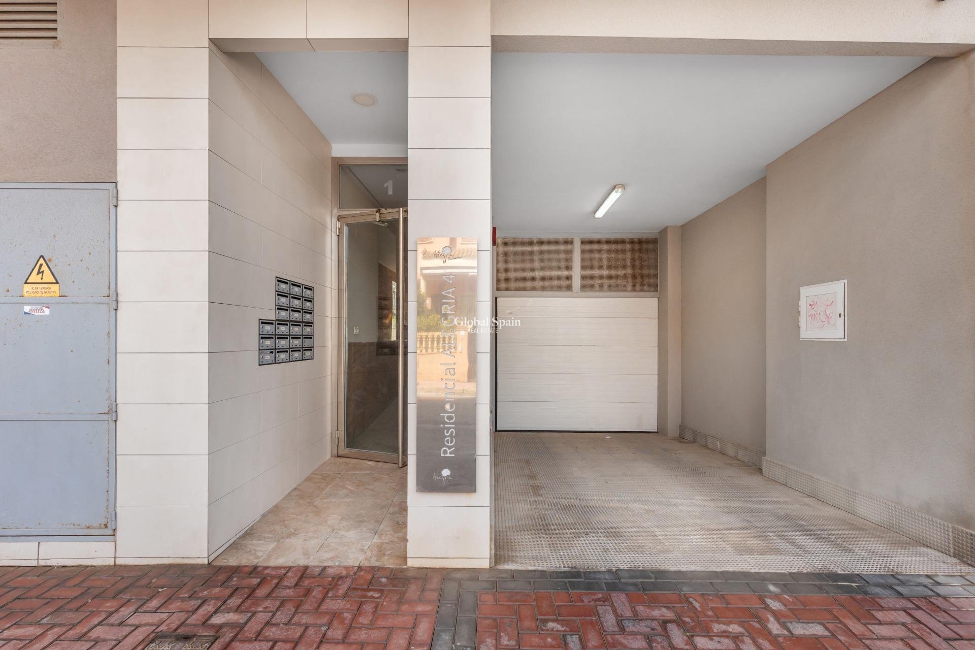 Revente - APPARTEMENT -
TORREVIEJA - Los Frutales