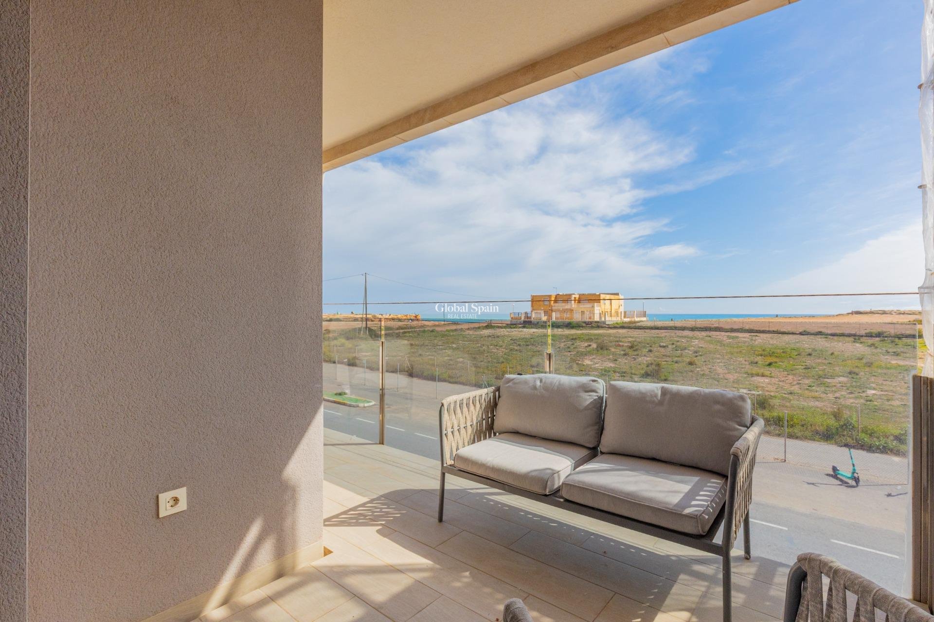 Revente - APPARTEMENT -
TORREVIEJA - Los Frutales