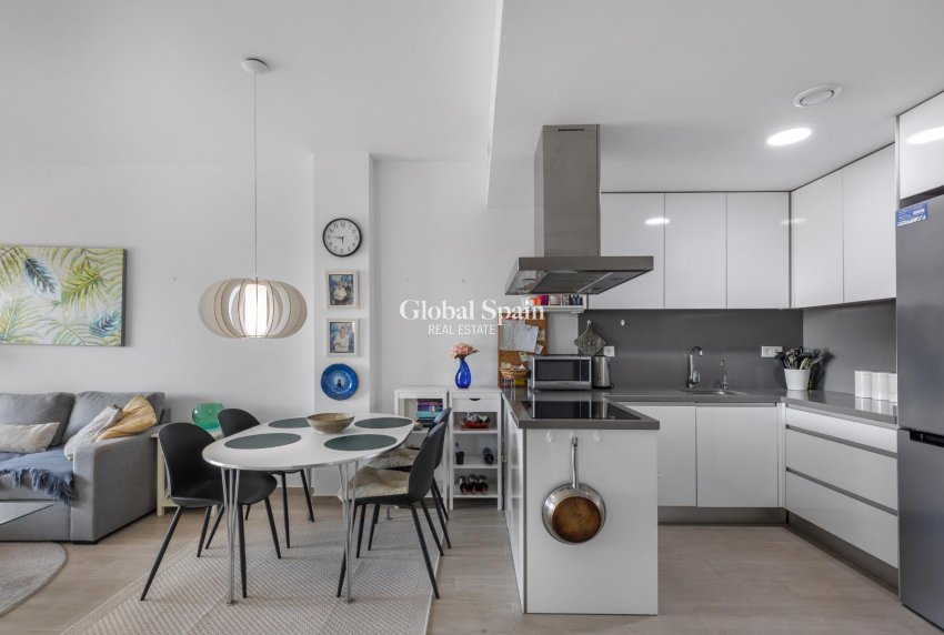 Revente - APPARTEMENT -
TORREVIEJA - Los Frutales