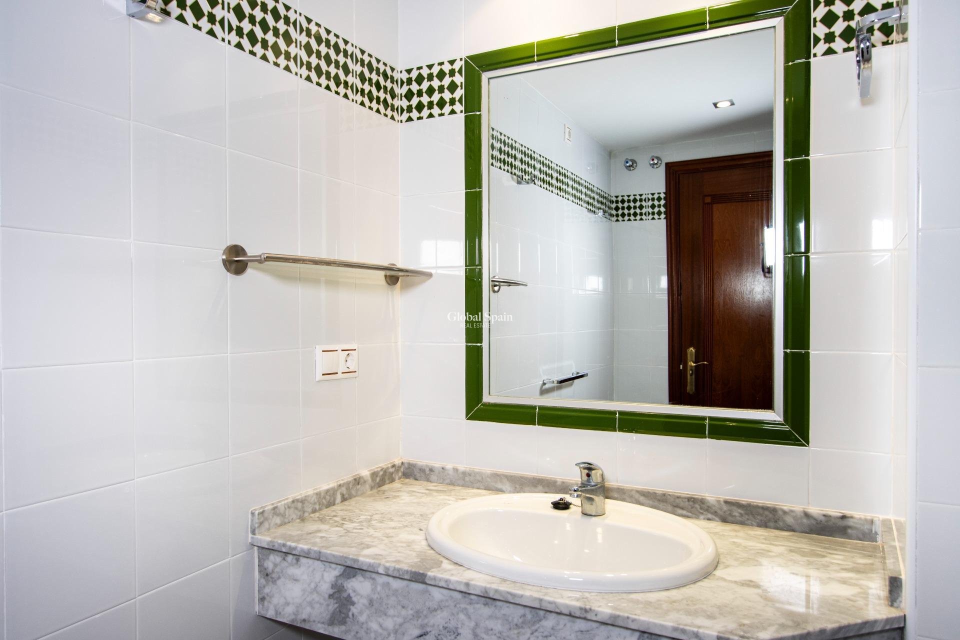 Revente - APPARTEMENT -
TORREVIEJA - Los Frutales