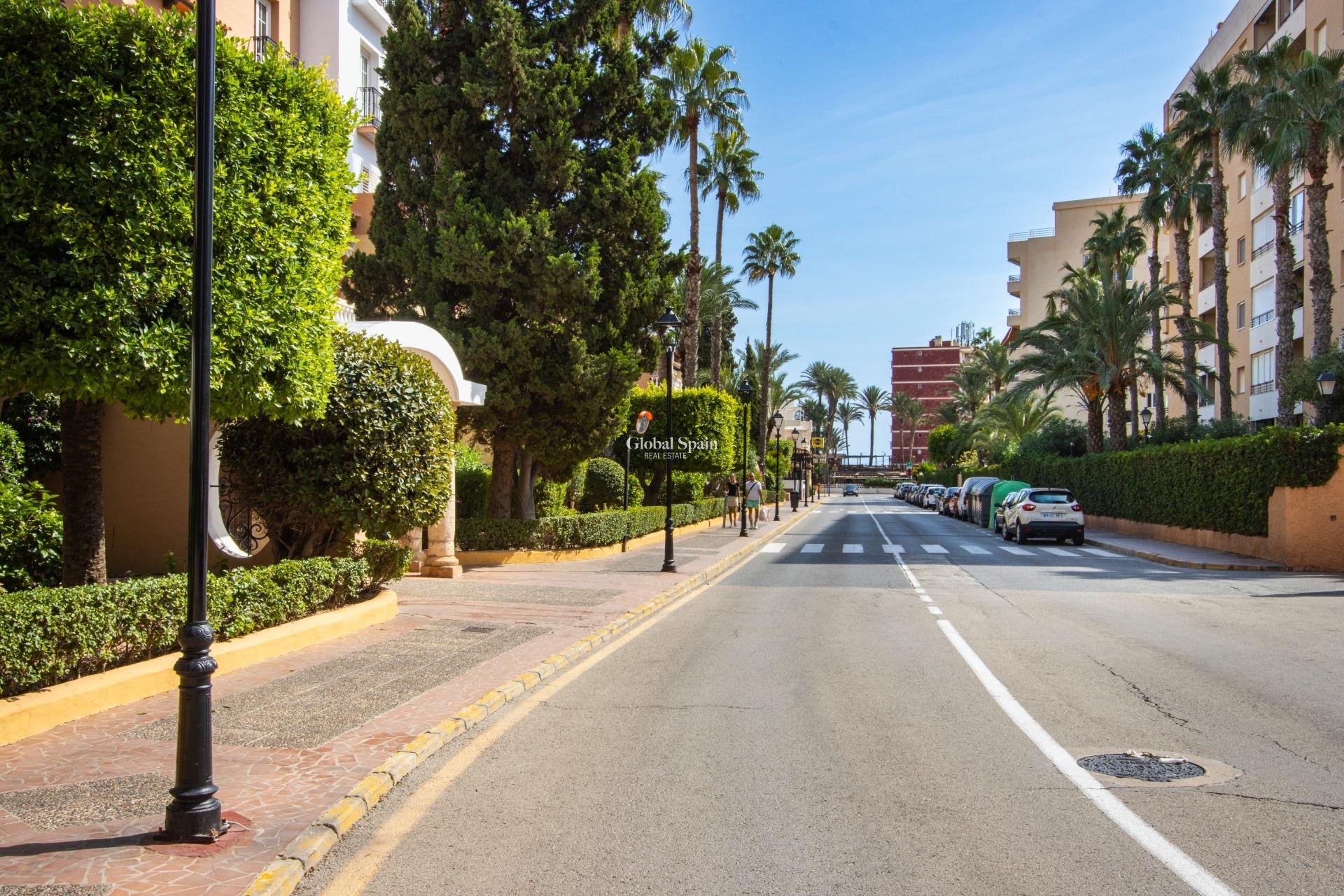 Revente - APPARTEMENT -
TORREVIEJA - Los Frutales
