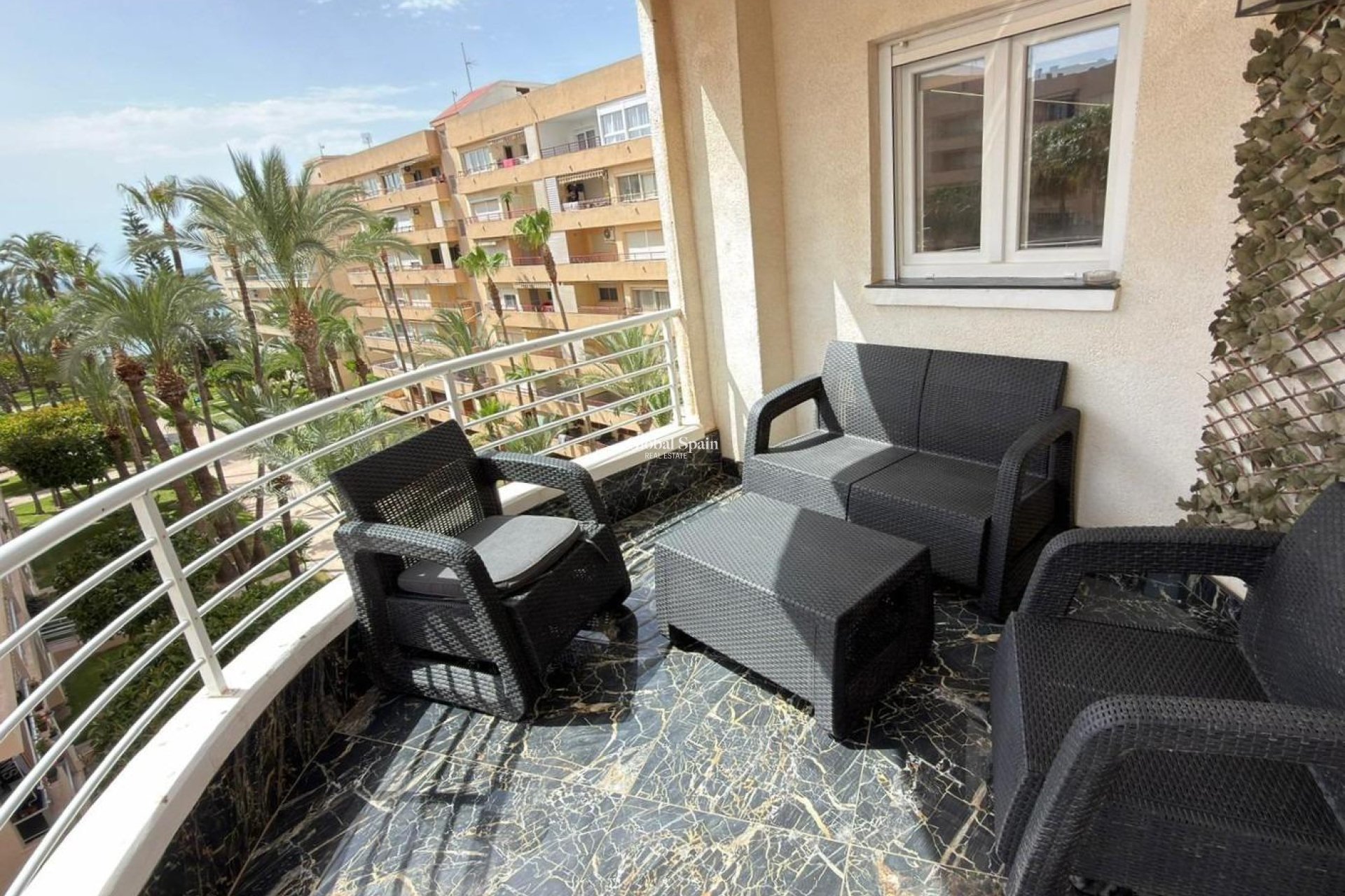 Revente - APPARTEMENT -
TORREVIEJA - Los Frutales