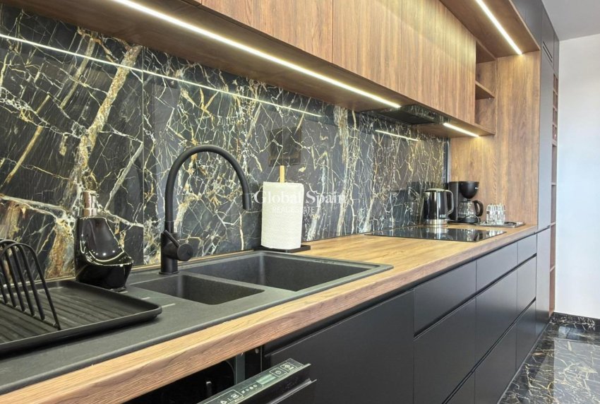 Revente - APPARTEMENT -
TORREVIEJA - Los Frutales