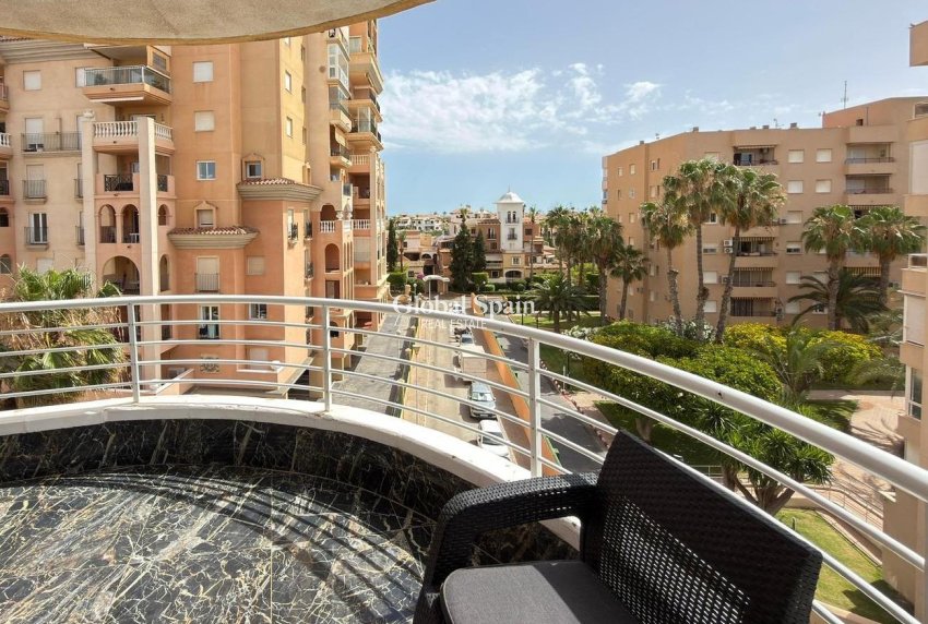 Revente - APPARTEMENT -
TORREVIEJA - Los Frutales
