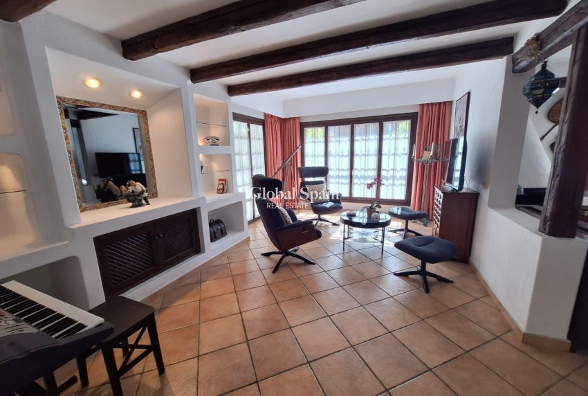 Revente - APPARTEMENT -
TORREVIEJA - Los Frutales