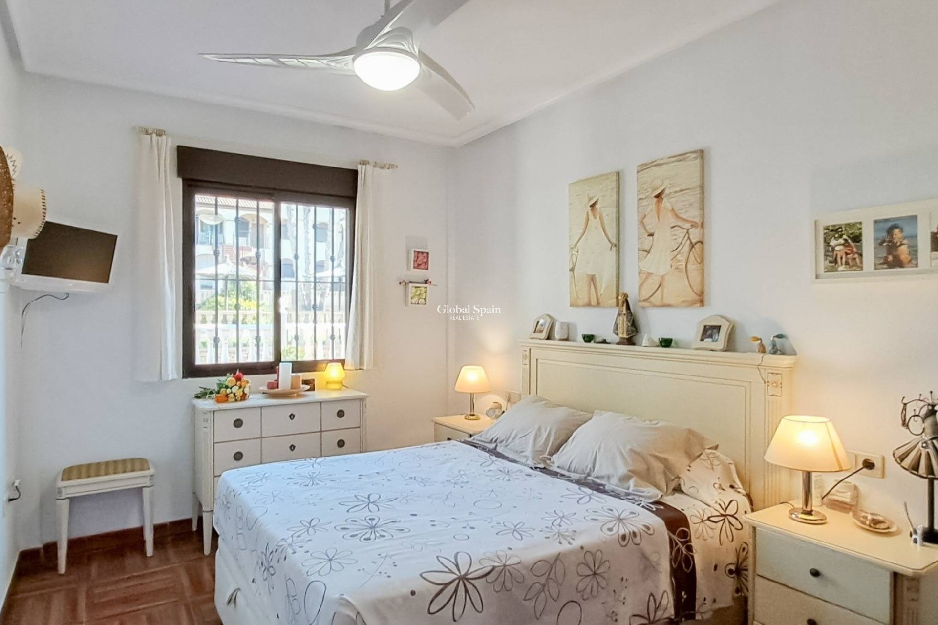 Revente - APPARTEMENT -
TORREVIEJA - Parque Acuático - Sector 25